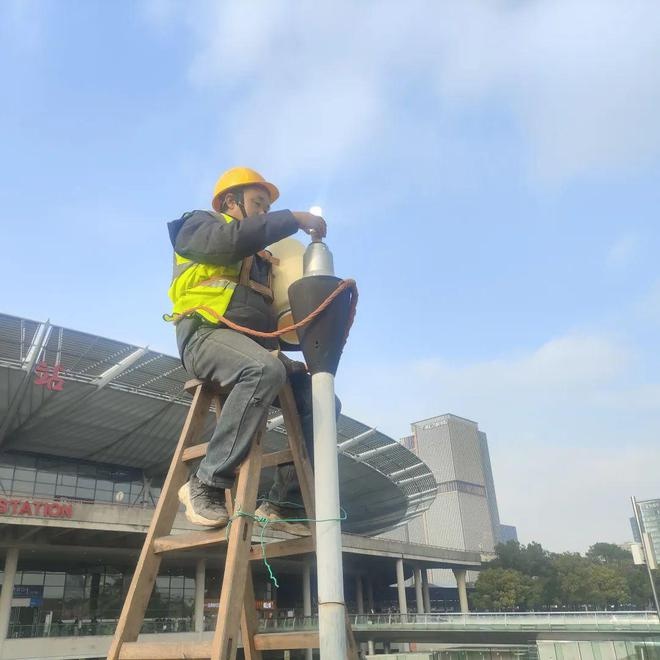 上海寒潮来袭！徐汇区绿容局紧急行动，62人次出动保障市民生活秩序  第9张