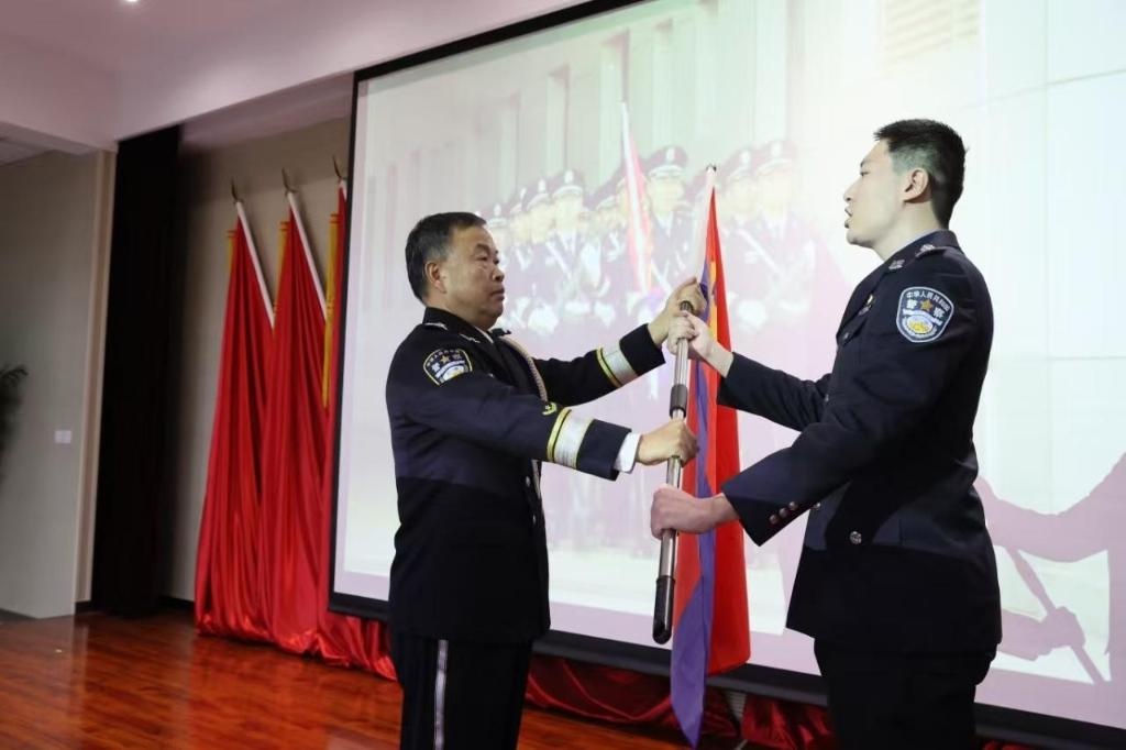 薪火相传！西安公安高新分局2024年度民警光荣退休仪式震撼人心  第2张