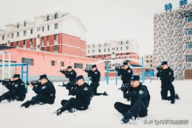 鄂尔多斯特警迎风斗雪，冬季练兵提升实战能力，你准备好了吗？  第1张