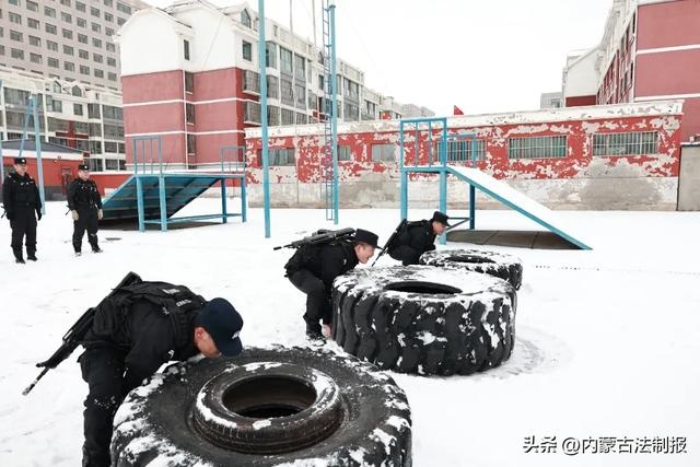 鄂尔多斯特警迎风斗雪，冬季练兵提升实战能力，你准备好了吗？  第2张