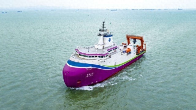 中国首艘全球深远海探测船探索三号启航，揭秘极地科考新突破  第1张