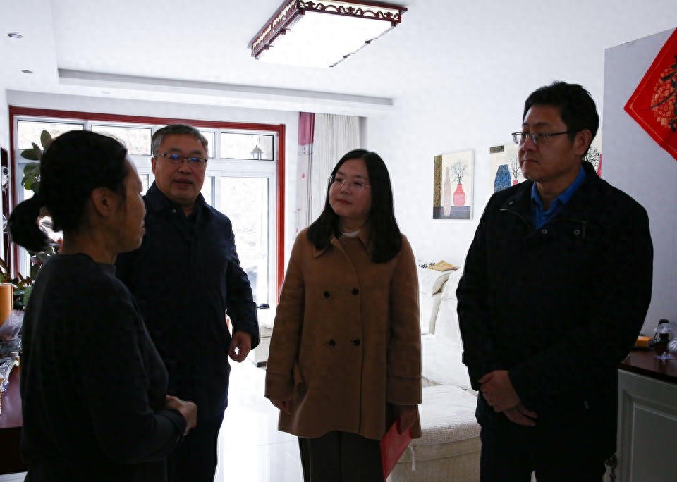 威海市阳光洒满窗·家家悦关爱行动：连续三年为困难家庭送去温暖与4000元救助金