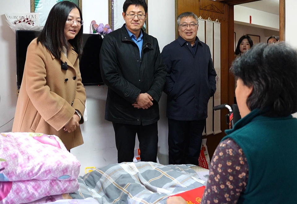 威海市阳光洒满窗·家家悦关爱行动：连续三年为困难家庭送去温暖与4000元救助金  第2张