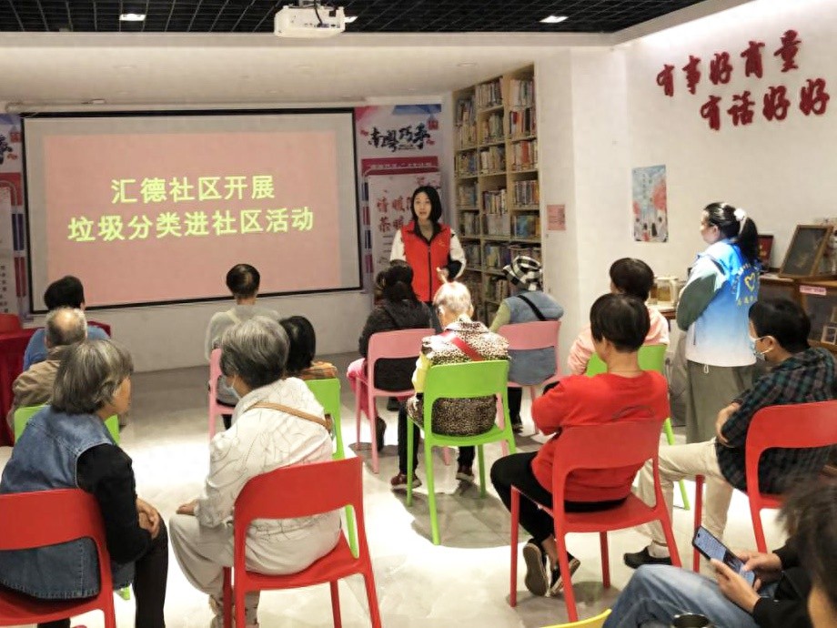 垃圾分类小知识大揭秘：你知道如何正确分类四种垃圾吗？