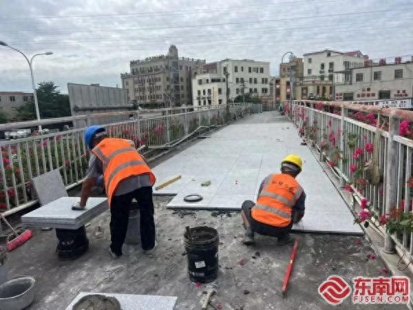 厦门集灌路前场人行天桥焕然一新，市民出行更安全更美观