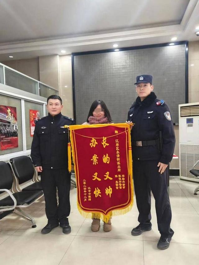 价值16000元手链神秘消失，监控无迹可寻，警方如何破解这起离奇案件？