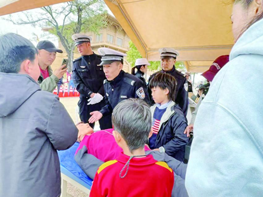 西安公安警营开放日，市民沉浸式体验警营生活，感受警察风采  第1张