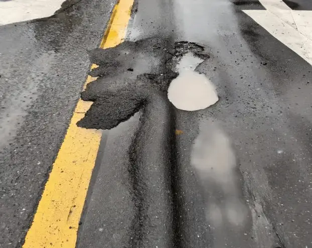 上海一道路出现波浪，市民呼吁修复，相关部门回应了  第1张