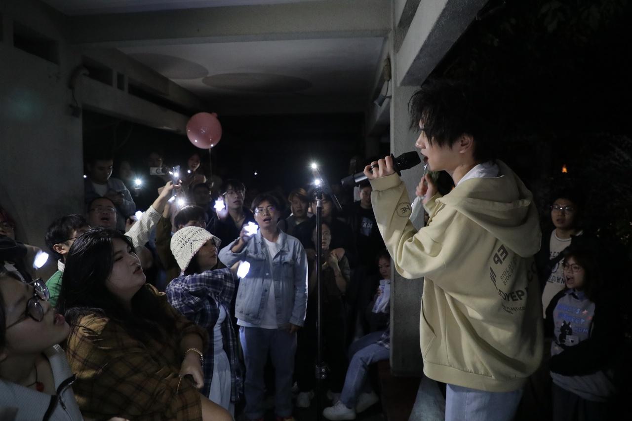 00 后杭漂小伙创办西湖免费音乐趴，你参加了吗？  第2张