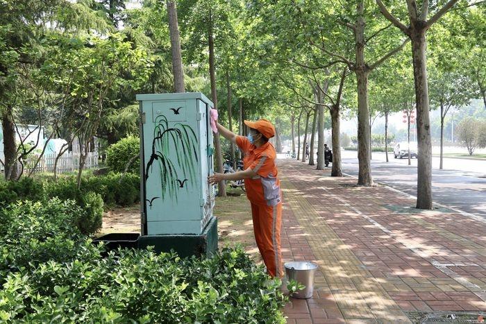 环卫工自学成才，马路竟成她的画布  第3张
