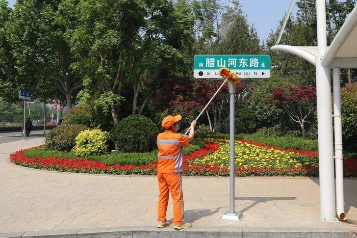 环卫工自学成才，马路竟成她的画布  第4张