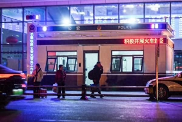 长春西站惊现最亮警务室，旅客报警求助一步直达  第1张