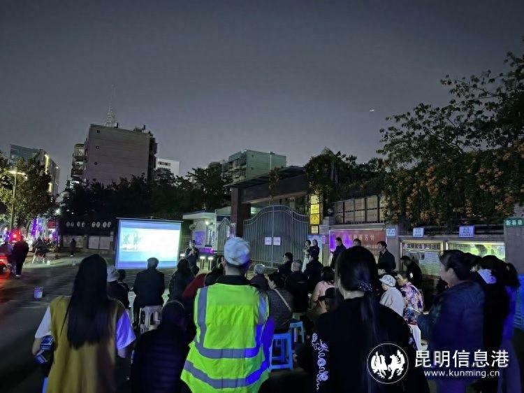 第 43 场消防安全院坝课堂宣传活动在新迎第三小学门口举行，你参加了吗？  第1张