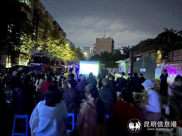 第 43 场消防安全院坝课堂宣传活动在新迎第三小学门口举行，你参加了吗？  第2张