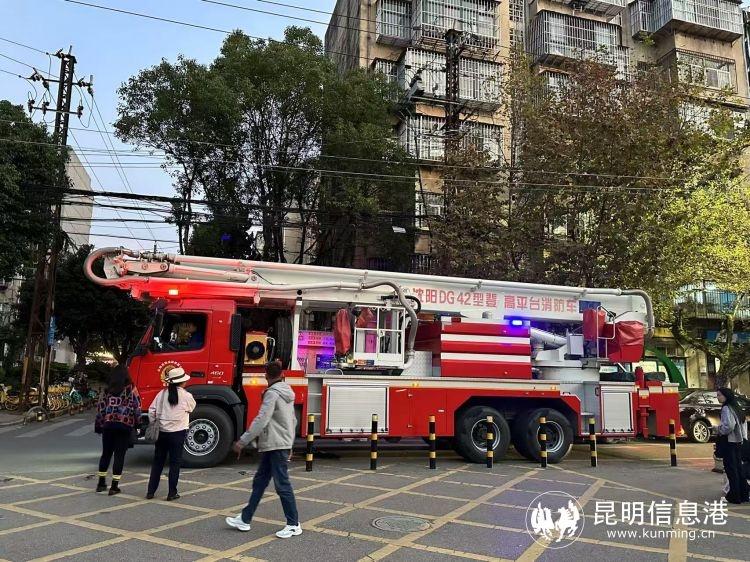 第 43 场消防安全院坝课堂宣传活动在新迎第三小学门口举行，你参加了吗？  第3张