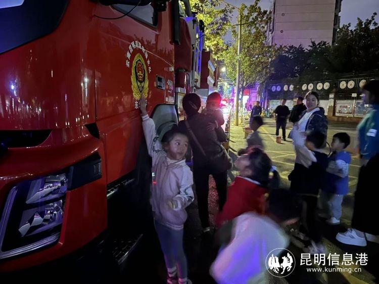 第 43 场消防安全院坝课堂宣传活动在新迎第三小学门口举行，你参加了吗？  第4张