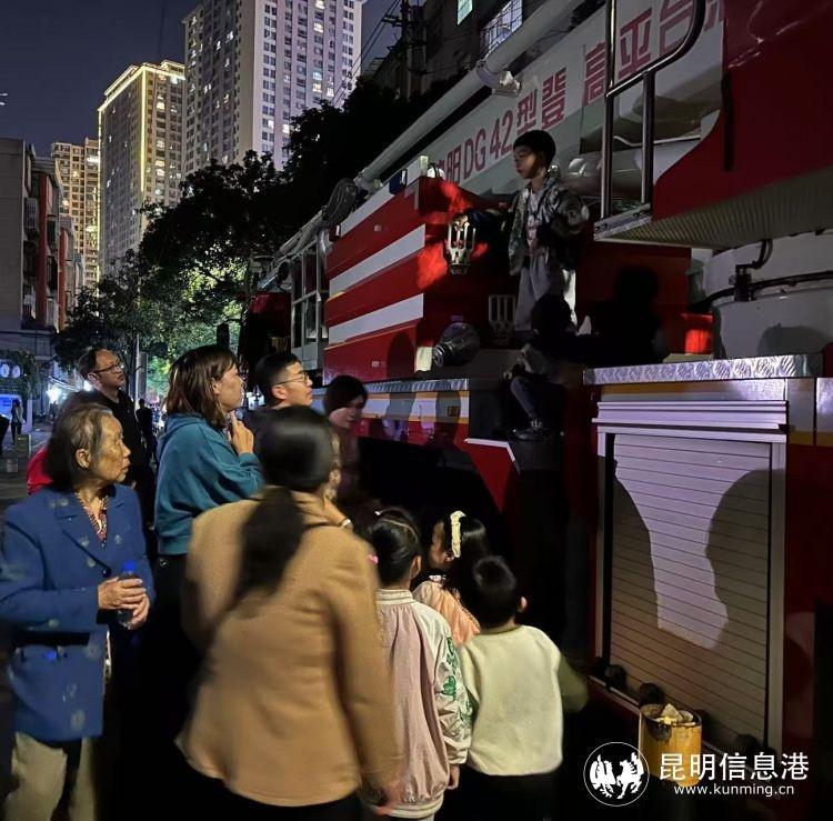第 43 场消防安全院坝课堂宣传活动在新迎第三小学门口举行，你参加了吗？  第5张