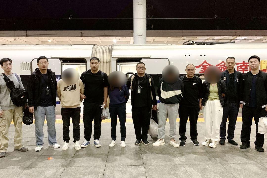 一夜之间 10 余辆豪车车内钱财不翼而飞，竟是因为这个  第3张