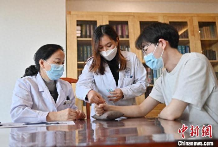 95 后泰国女孩的中医梦：从小受中医熏陶，长大后立志传承中医文化
