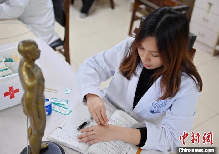95 后泰国女孩的中医梦：从小受中医熏陶，长大后立志传承中医文化  第2张