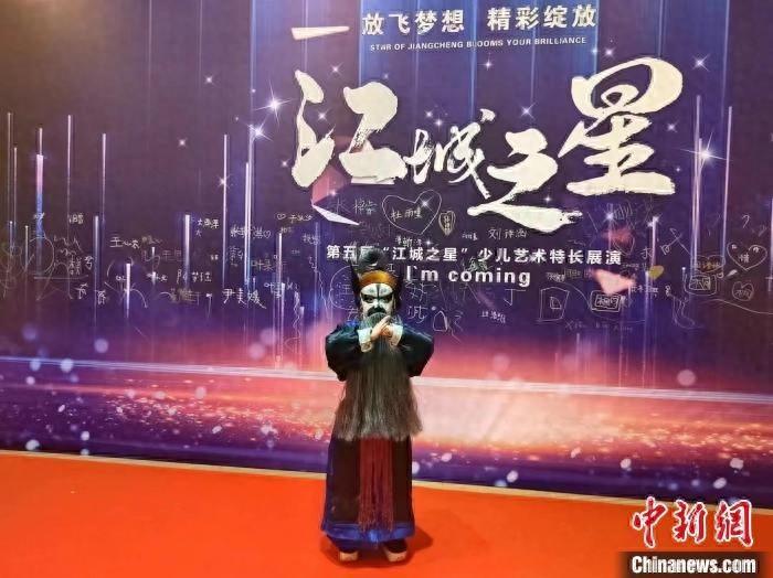 8 岁小学生扮唱包公有模有样，京剧第二故乡吉林市这样推动京剧传承  第1张