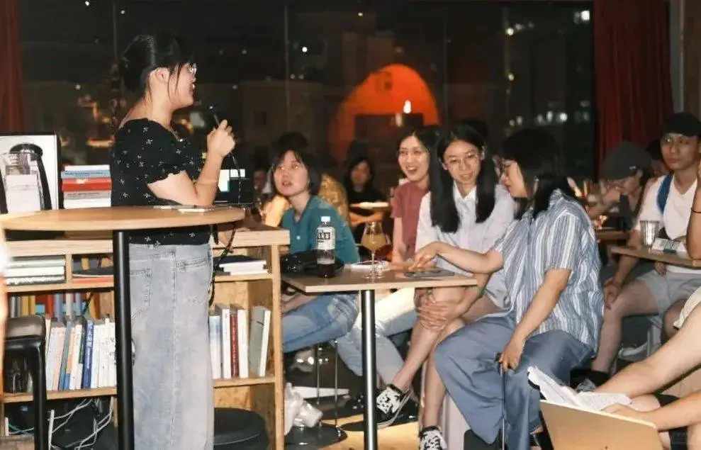 学术酒吧：一场知识与交流的奇妙碰撞，会成为文化生活的一部分吗？  第2张