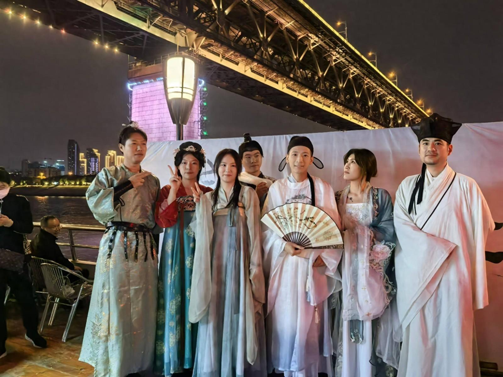 太值啦!跟着‘李白’游长江,体验前所未有的沉浸式情景剧 第1张 太值啦!跟着‘李白’游长江,体验前所未有的沉浸式情景剧 第1张