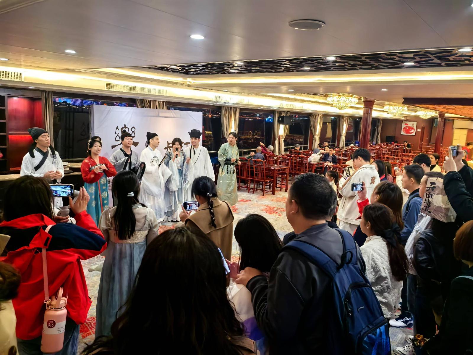 太值啦!跟着‘李白’游长江,体验前所未有的沉浸式情景剧 第2张 太值啦!跟着‘李白’游长江,体验前所未有的沉浸式情景剧 第2张