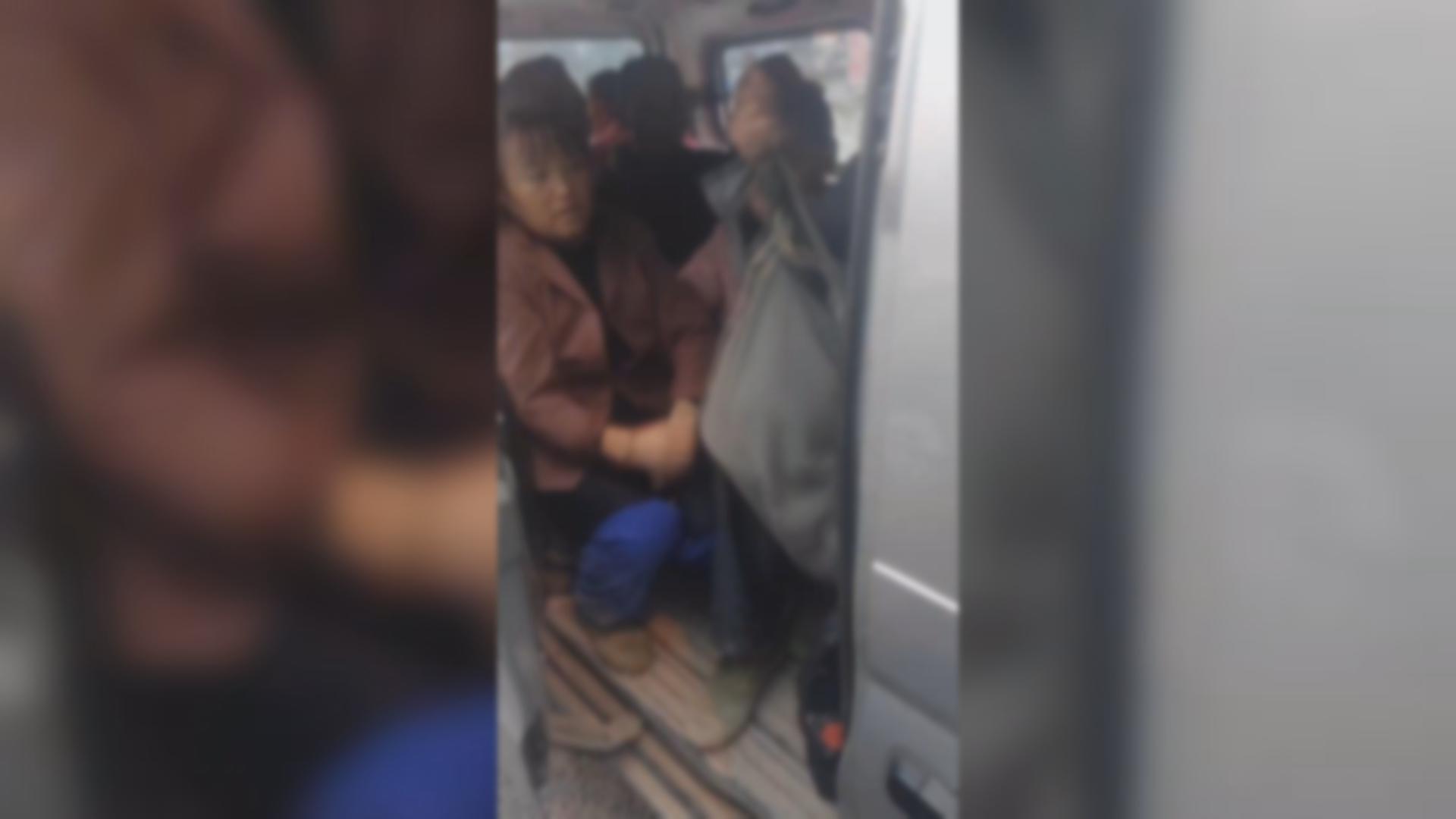 核载 7 人面包车竟塞 13 人！贵阳交警：严惩不贷  第3张
