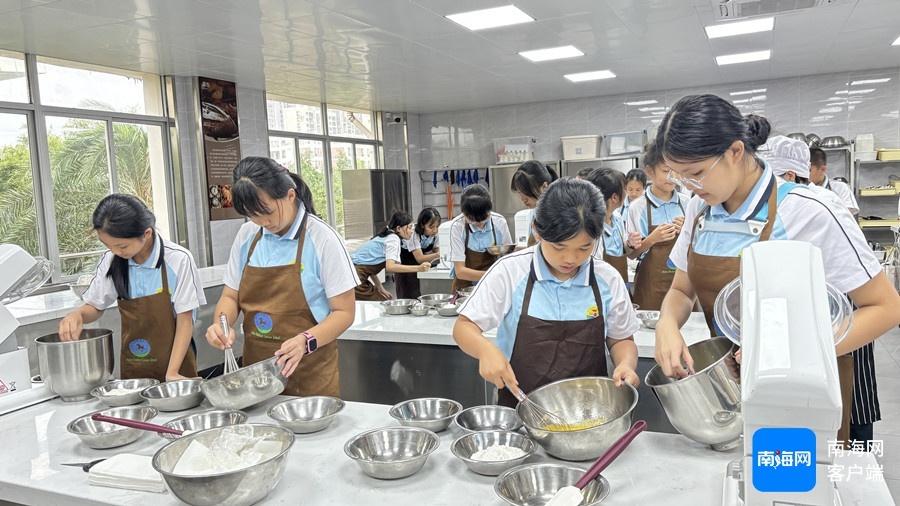 海口琼山华侨中学学生体验面点师一天，你羡慕吗？  第2张