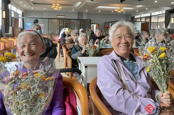 中国大地保险云南分公司与五华区黑林铺街道携手，为 50 多位老人筑起防骗坚实防线  第1张