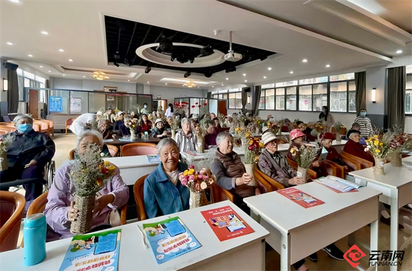 中国大地保险云南分公司与五华区黑林铺街道携手，为 50 多位老人筑起防骗坚实防线  第2张