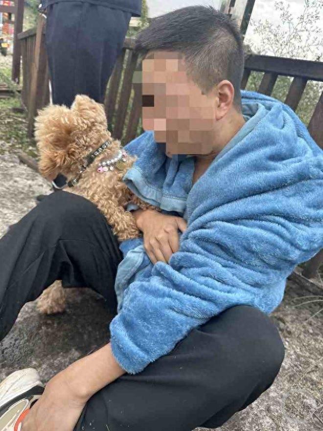 重庆护士瞿丹：巧用竹竿游泳圈，勇救两名落水男子  第1张