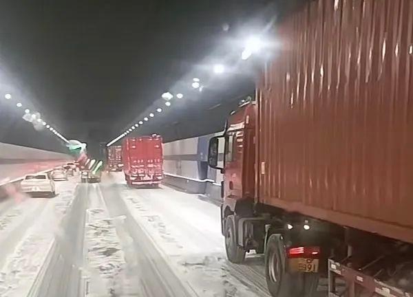 郊环隧道内竟下雪了？原因令人哭笑不得  第3张