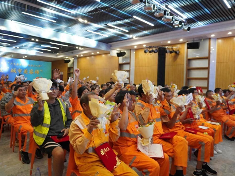 致敬城市美容师！虎门镇举办庆祝广东省第 31 个环卫工人节主题活动