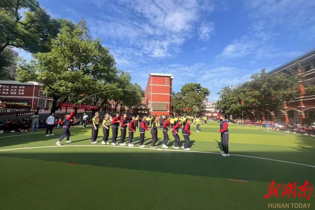 近千名小运动员齐聚岳麓区溁湾路小学，你猜发生了什么？  第3张