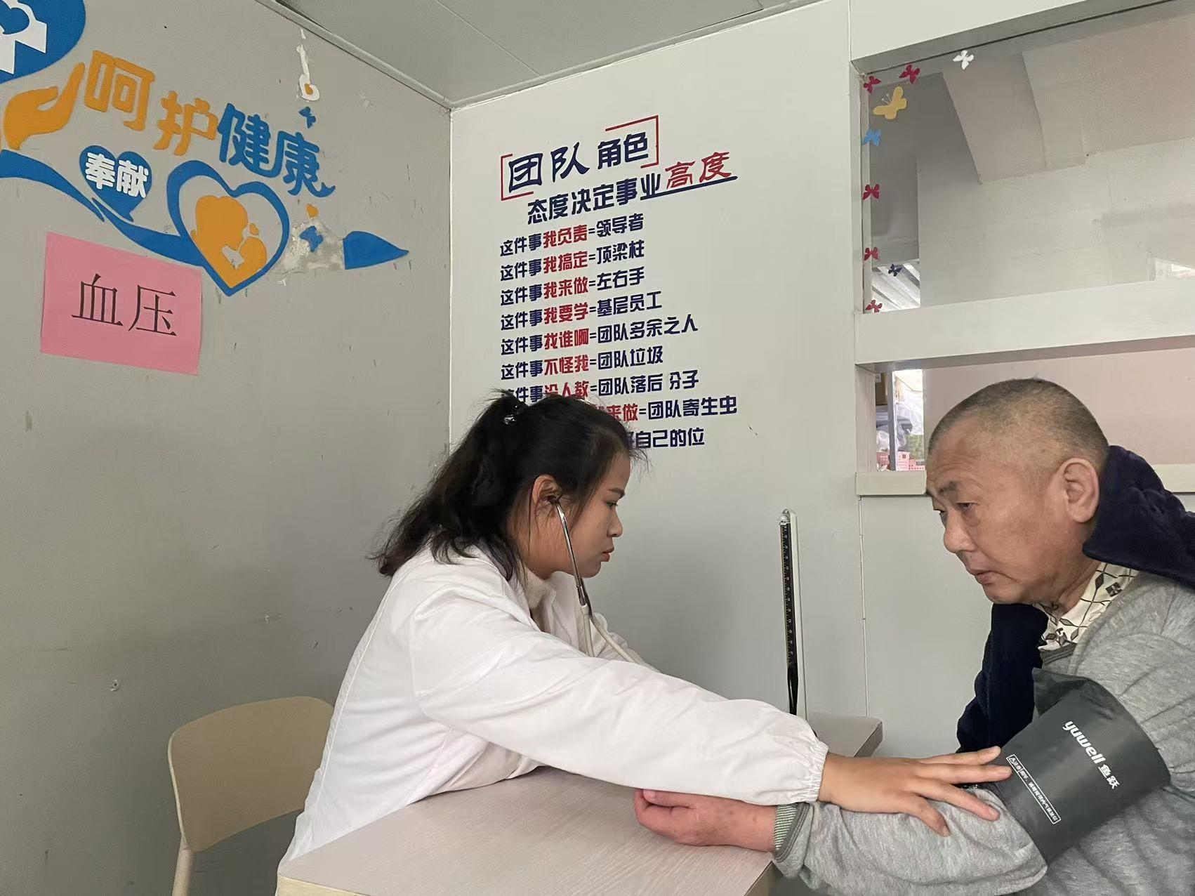 秦淮区石门坎卫生服务中心：免费体检进养老院，贴心服务暖人心  第2张