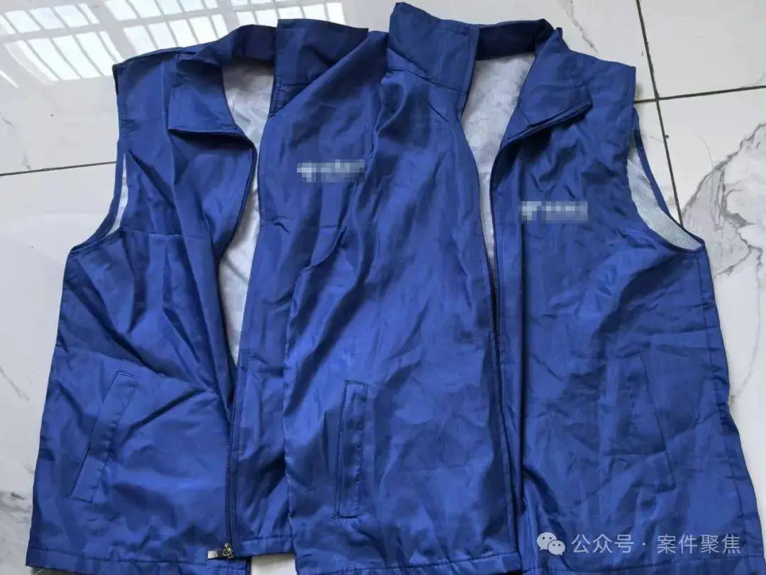 身穿工作服男子上门升级网速，竟偷偷架起自带机顶盒  第2张