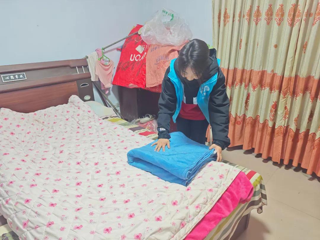 降温突袭，焦作市马村区冯营街道工作人员如何温暖老人心？  第2张
