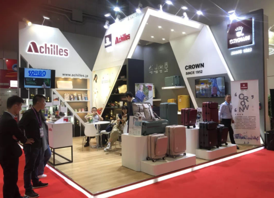 CROWN 皇冠箱包六度亮相进博会，创新工艺、环保理念、多彩时尚等你来  第4张