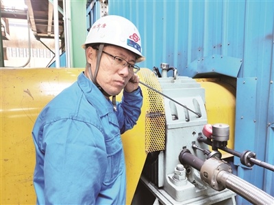 十六年守护者：他用听音棒为设备精准把脉，守护焦化核心设备  第1张