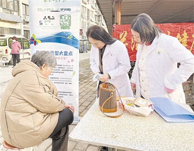气温多变，皮肤问题不容忽视！社区义诊现场直击，专家一对一解答，让你告别皮肤困扰  第1张