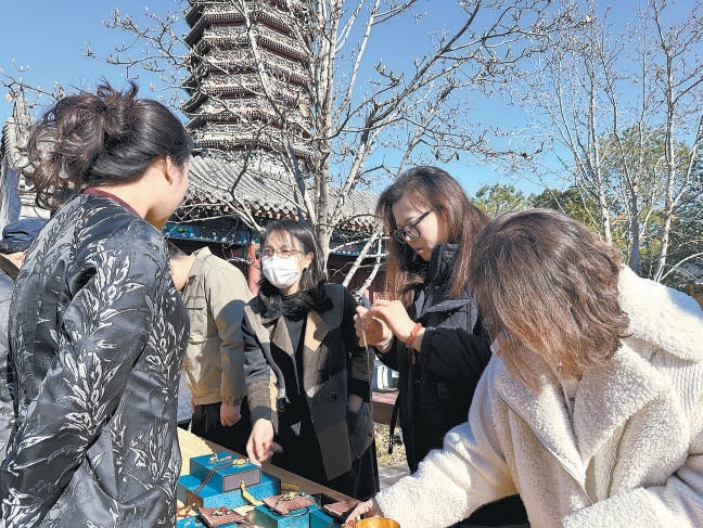 燃灯塔下国风市集：千年运河畔的文化盛宴，三庙一塔的和谐共存奇迹  第2张