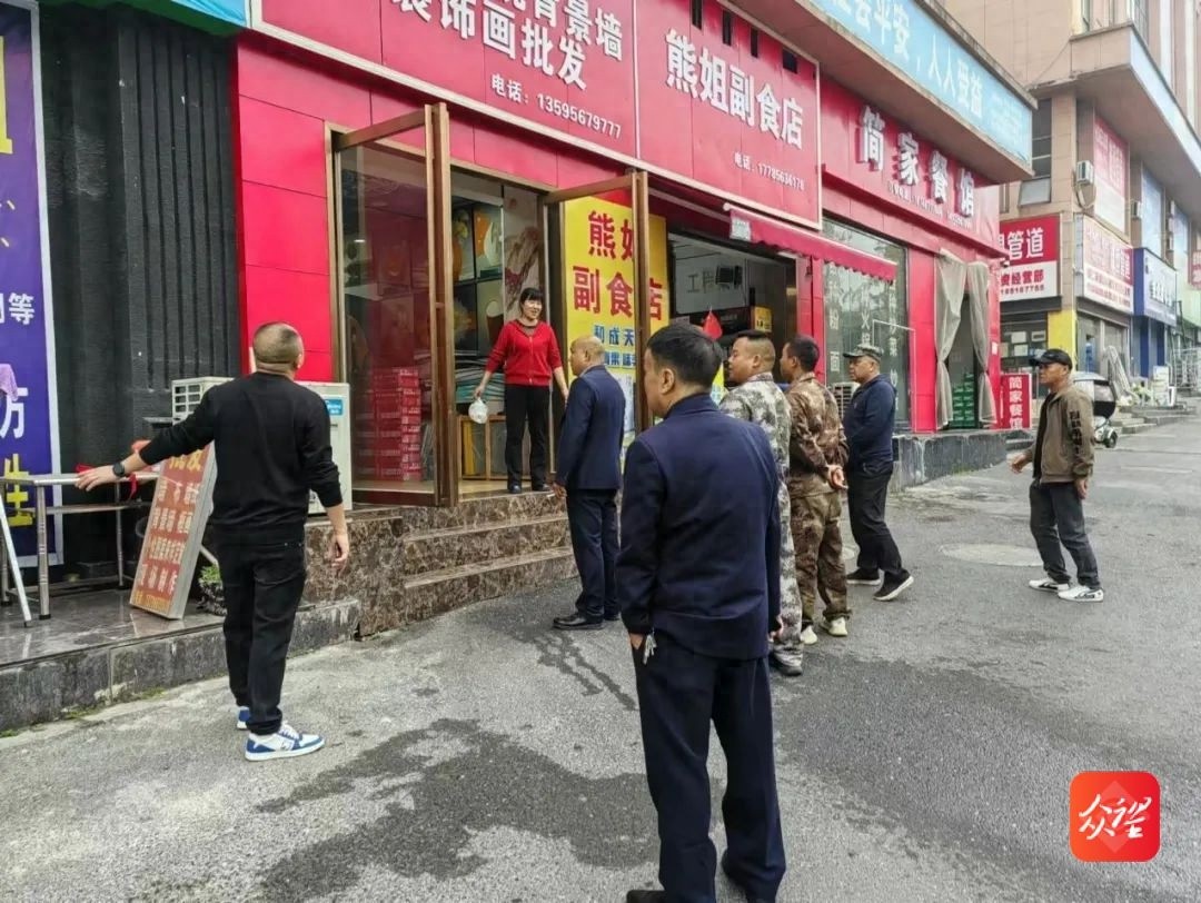 碧江区灯塔街道创新野广告治理模式，守护居民安全，共建文明社区  第1张