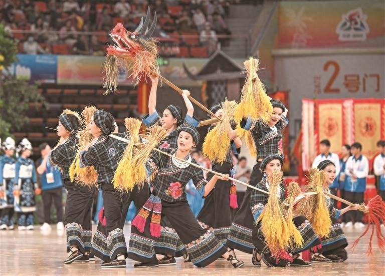 贵州队丰收龙表演惊艳全场，337名运动员全项目参赛，民族团结进步事业迈上新台阶  第1张