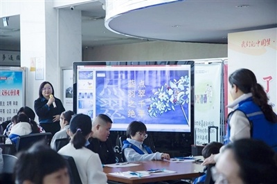 揭秘点翠技艺:残障青少年亲手制作发簪,感受非遗之美 第1张 揭秘点翠技艺:残障青少年亲手制作发簪,感受非遗之美 第1张