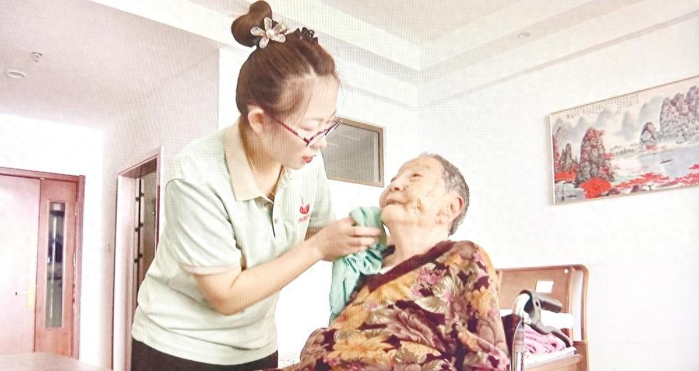 从基层到最美养老护理员：王丹用10年坚守，温暖无数老人的心