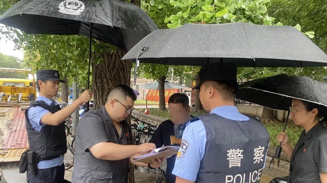 北京朝阳法院执行局法官团队雨夜出击，成功扣押4辆豪车，揭秘背后劳动争议案  第1张