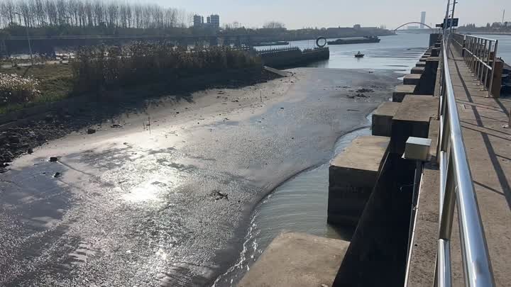 长江枯水期惊现5米水位差！施桥船闸紧急启动应急预案，四项措施保航行安全  第2张
