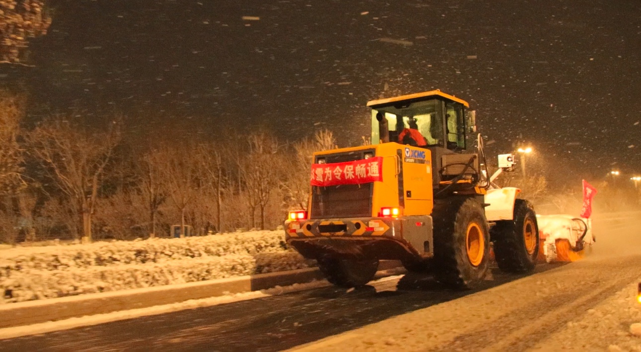 烟台强降雪来袭！330台清雪机械+1000名勇士，20分钟内紧急出动，守护城市安全  第3张